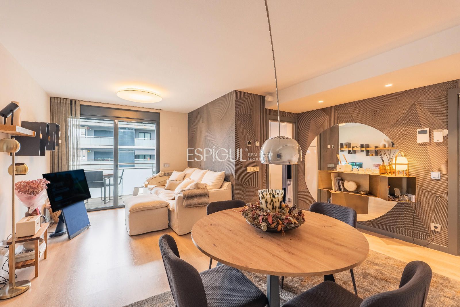 Living room of Flat for sale in Girona Capital  with Air Conditioner, Heating and Terrace
