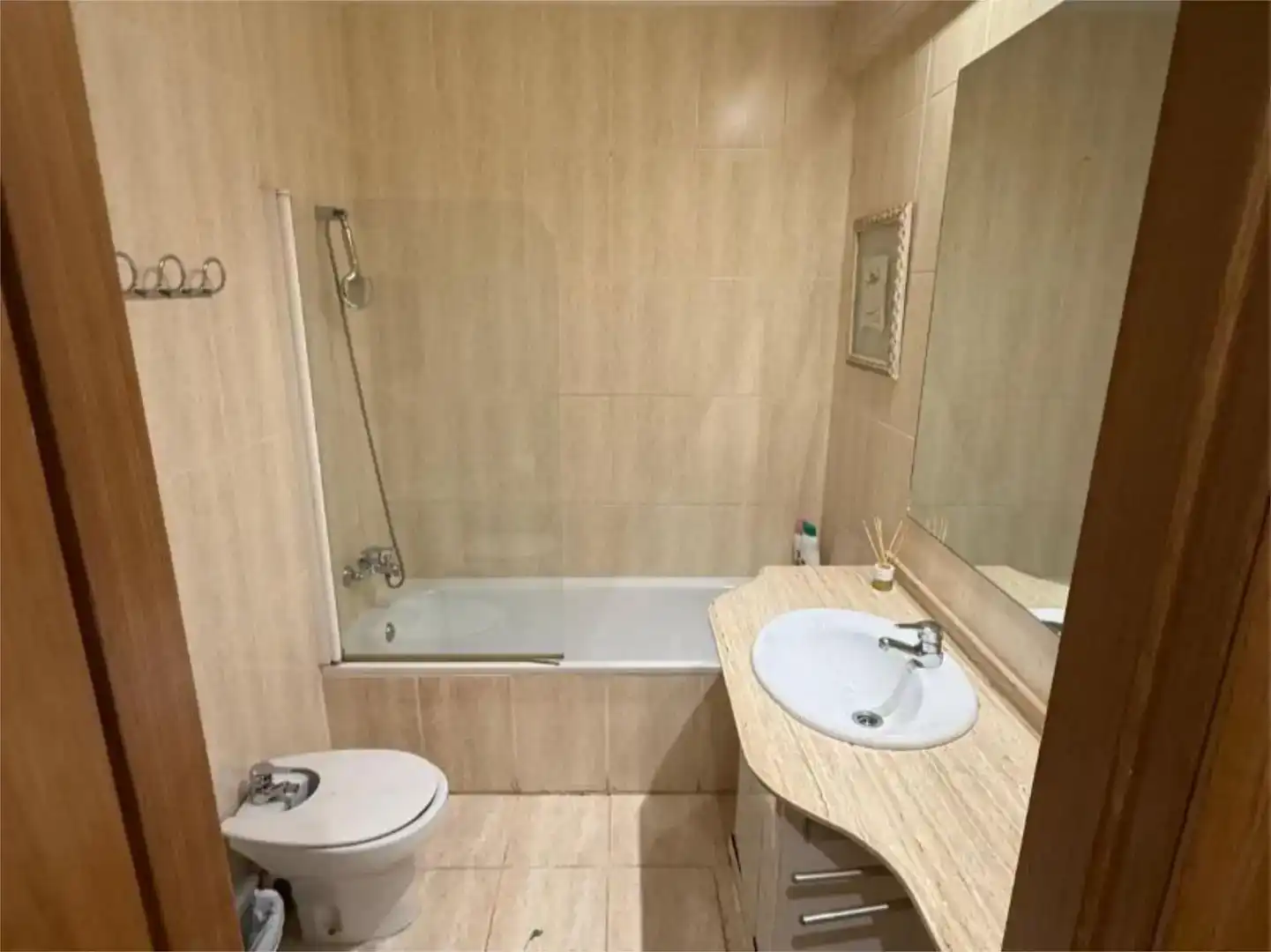 Badezimmer von Wohnung zur Miete in  Zaragoza Capital mit Klimaanlage und Balkon