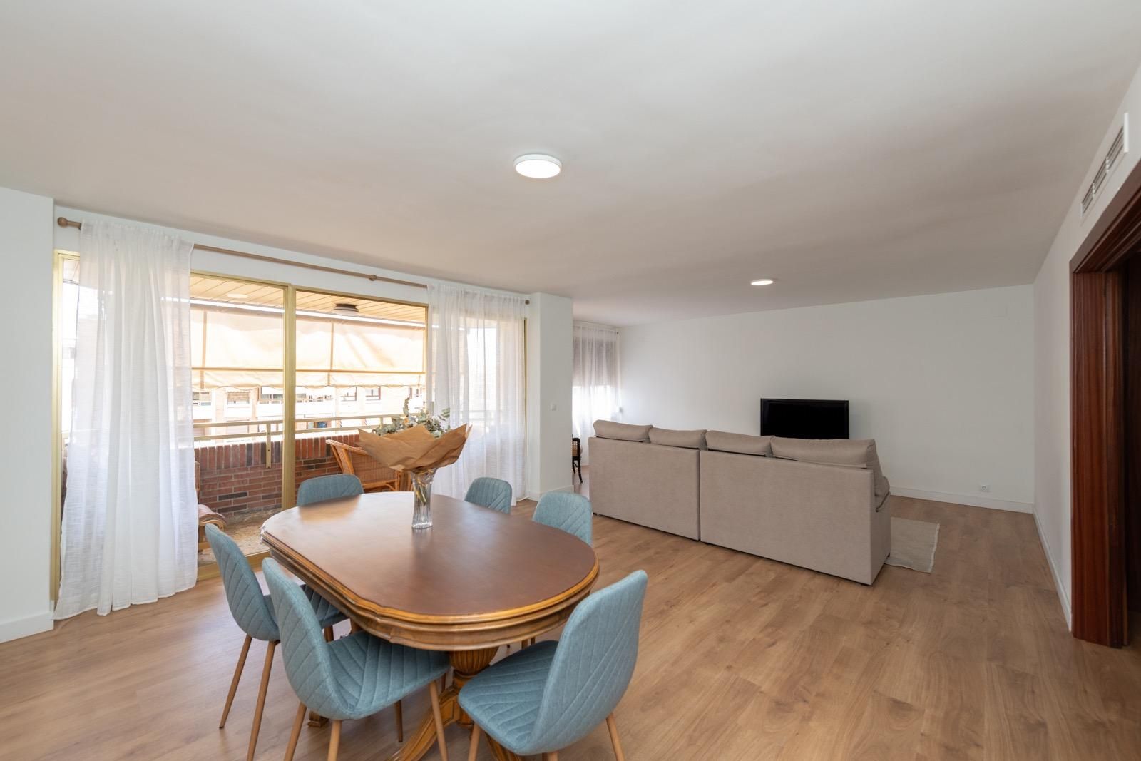 Sala d'estar de Àtic de lloguer en Alicante / Alacant amb Aire condicionat, Calefacció i Terrassa