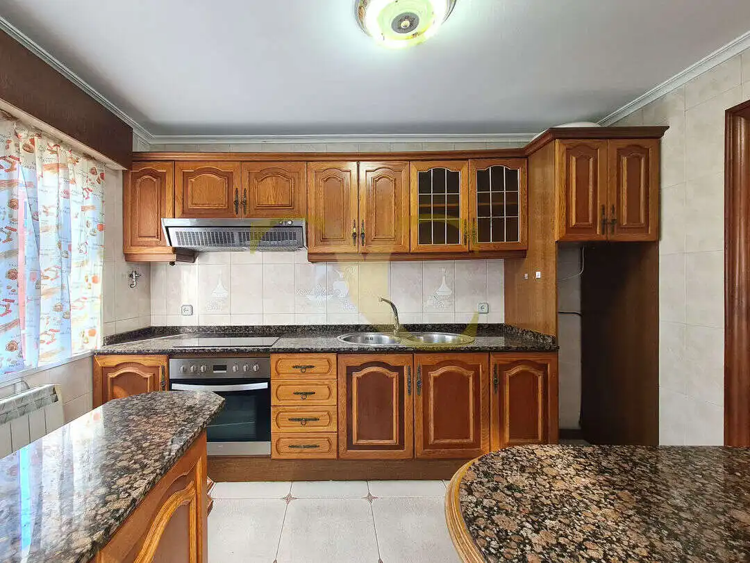 Cocina de Piso en venta en Gijón  con Calefacción, Jardín privado y Terraza