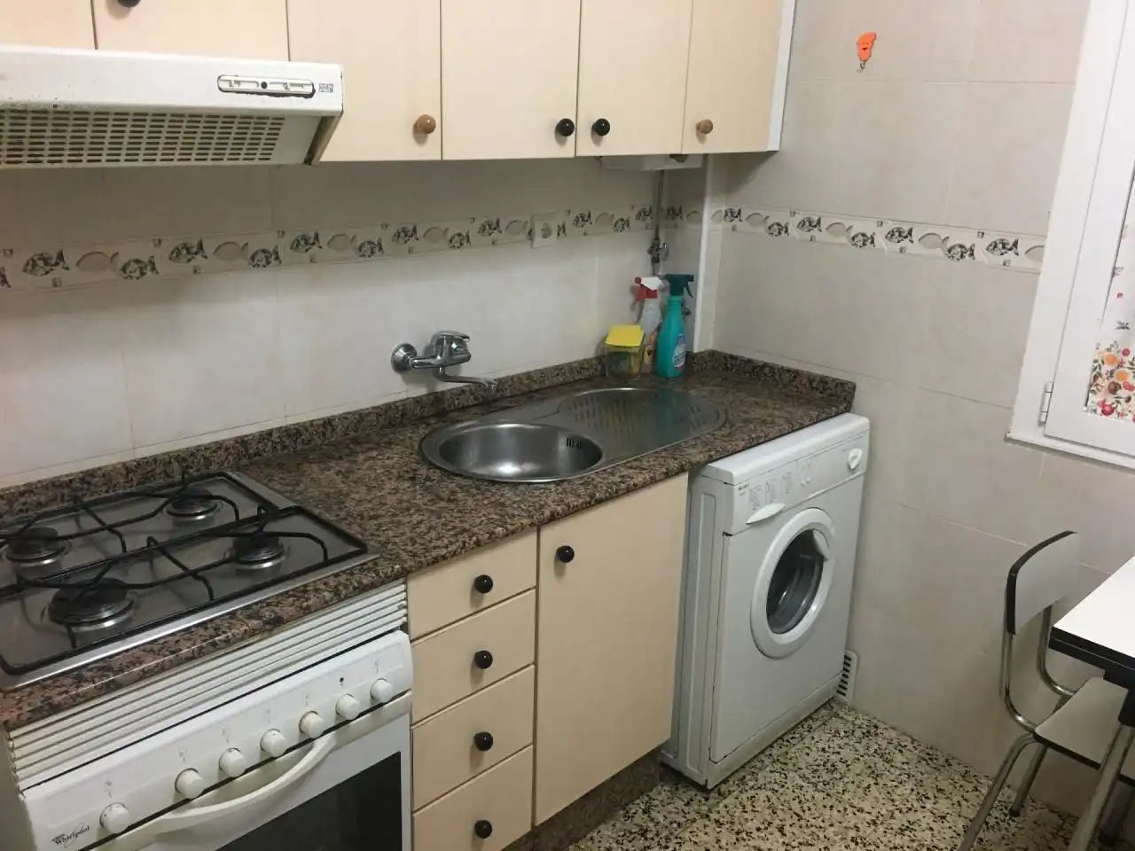 Cocina de Piso de alquiler en Ourense Capital  con Calefacción, Parquet y Trastero