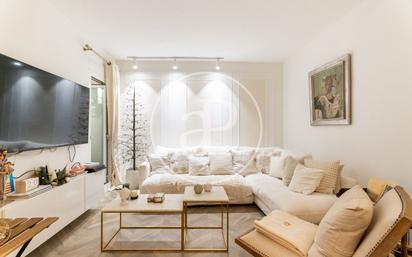 Living room of Flat for sale in  Madrid Capital  with Heating, Private garden and Terrace