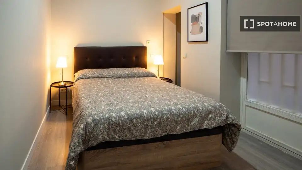 Dormitori de Apartament per a compartir en Madrid amb Aire condicionat, Calefacció i Terrassa