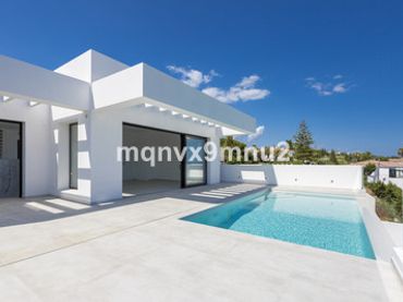 Villa avec piscine à vendre à El Faro de Calaburra - Chaparral