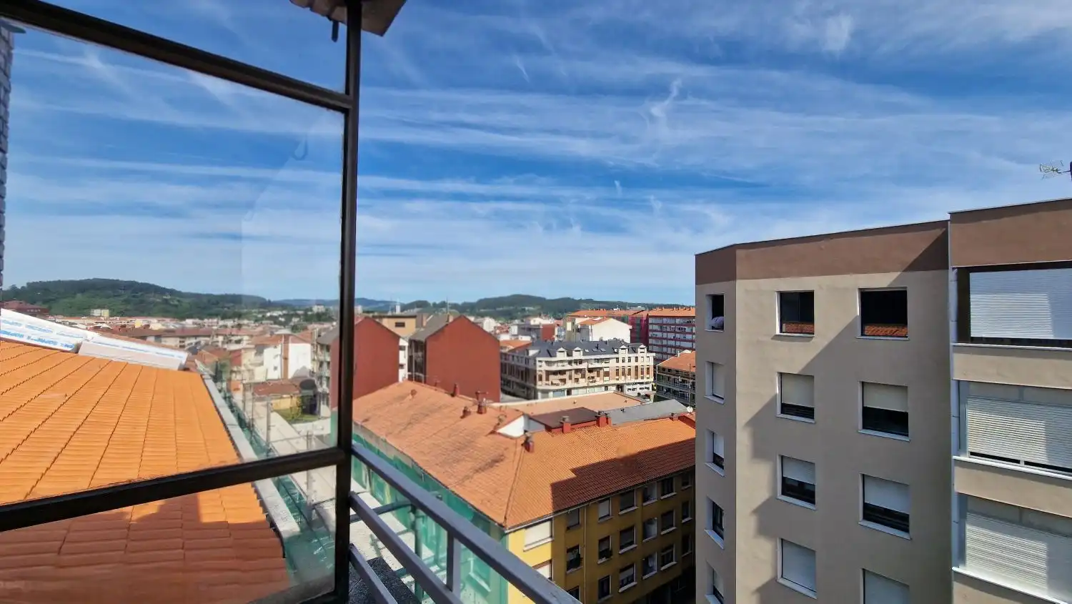 Vista exterior de Piso en venta en Torrelavega  con Calefacción y Balcón