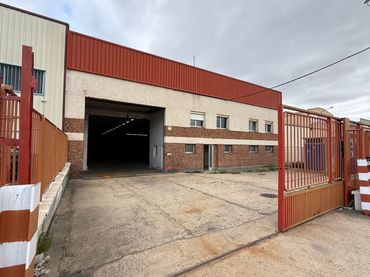 Industrial building for sale in Polígono Cantabria