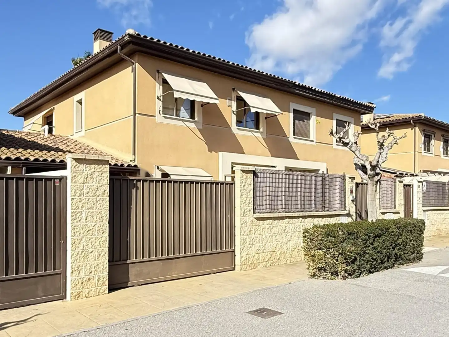 Vista exterior de Casa o xalet en venda en Mutxamel amb Aire condicionat, Calefacció i Jardí privat