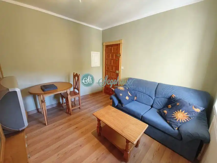 Living room of Flat for sale in Segovia  with Heating, Terrace and Furnished