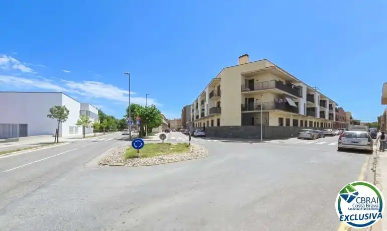 Vista exterior de Àtic en venda en Figueres amb Terrassa i Balcó
