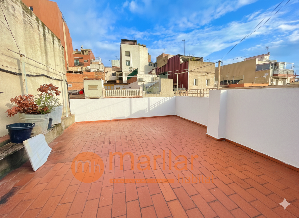 Vista exterior de Pis en venda en Badalona amb Terrassa