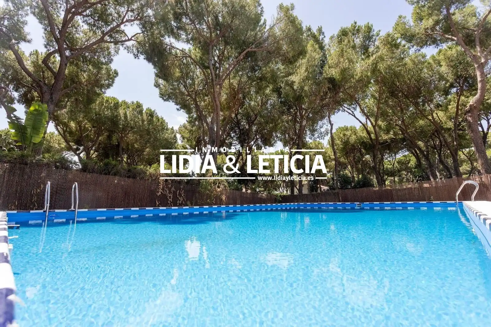 Piscina de Casa o xalet en venda en Alcalá de Guadaira