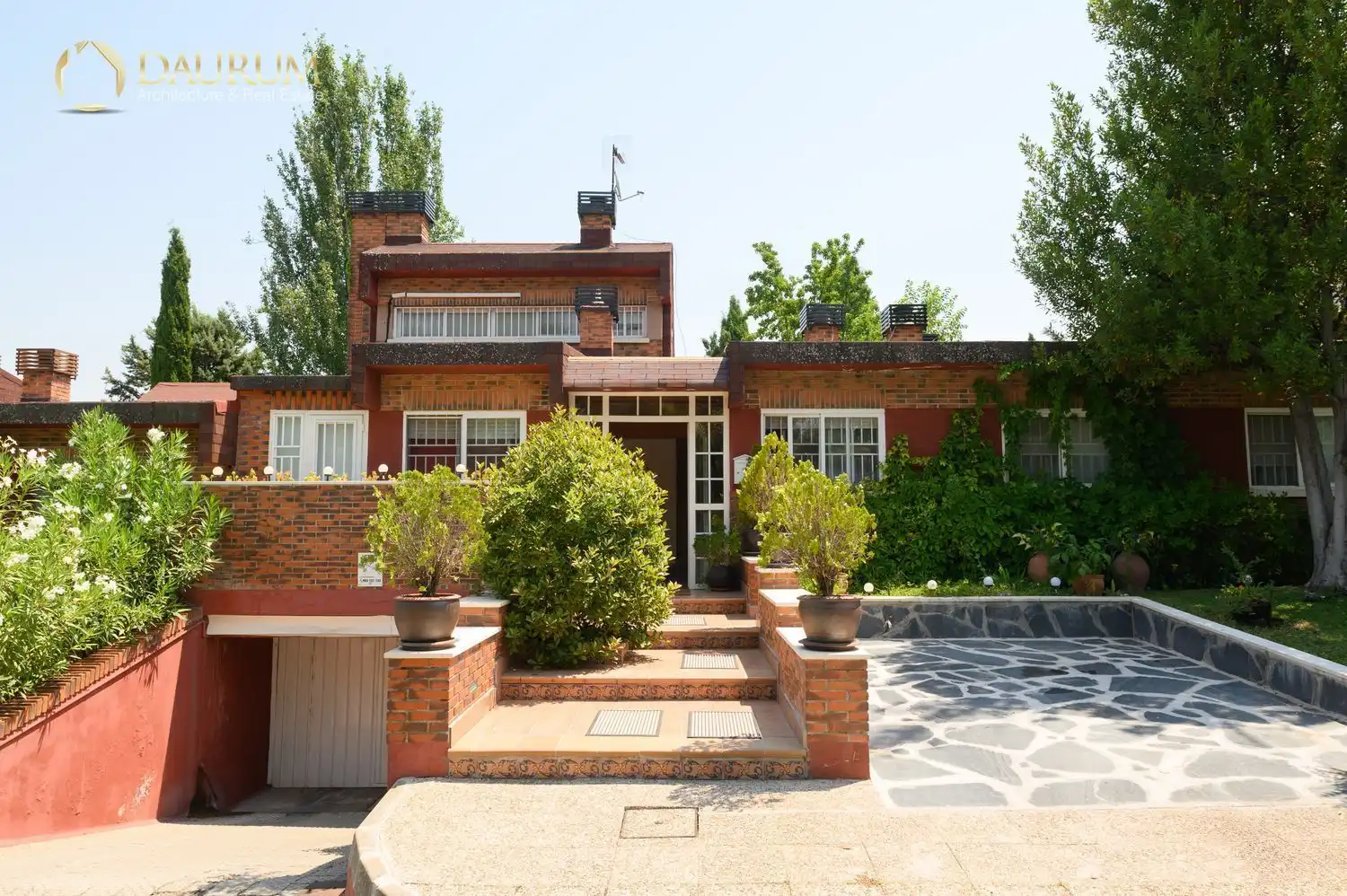 Vista exterior de Casa adosada en venta en Boadilla del Monte con Aire acondicionado, Calefacción y Jardín privado