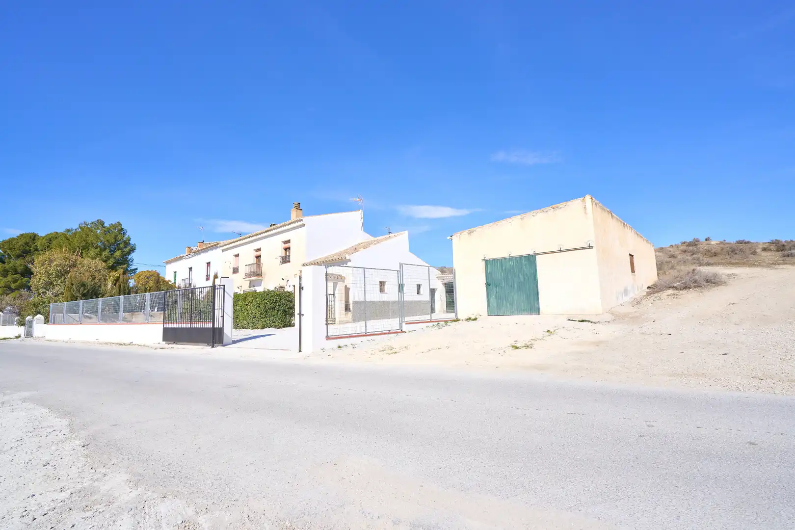 Vista exterior de Casa o chalet en venta en Benamaurel con Jardín privado, Terraza y Piscina