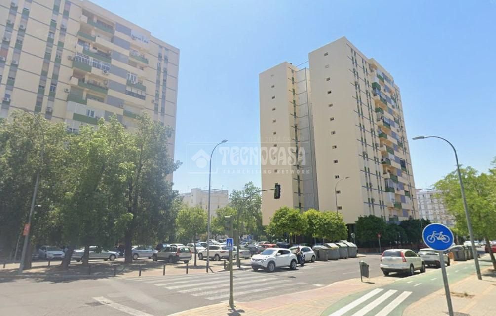 Vista exterior de Pis en venda en  Sevilla Capital amb Calefacció i Terrassa