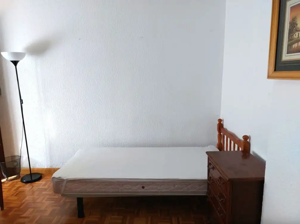 Habitación de Piso de alquiler en Zaragoza con Calefacción, Parquet y Amueblado
