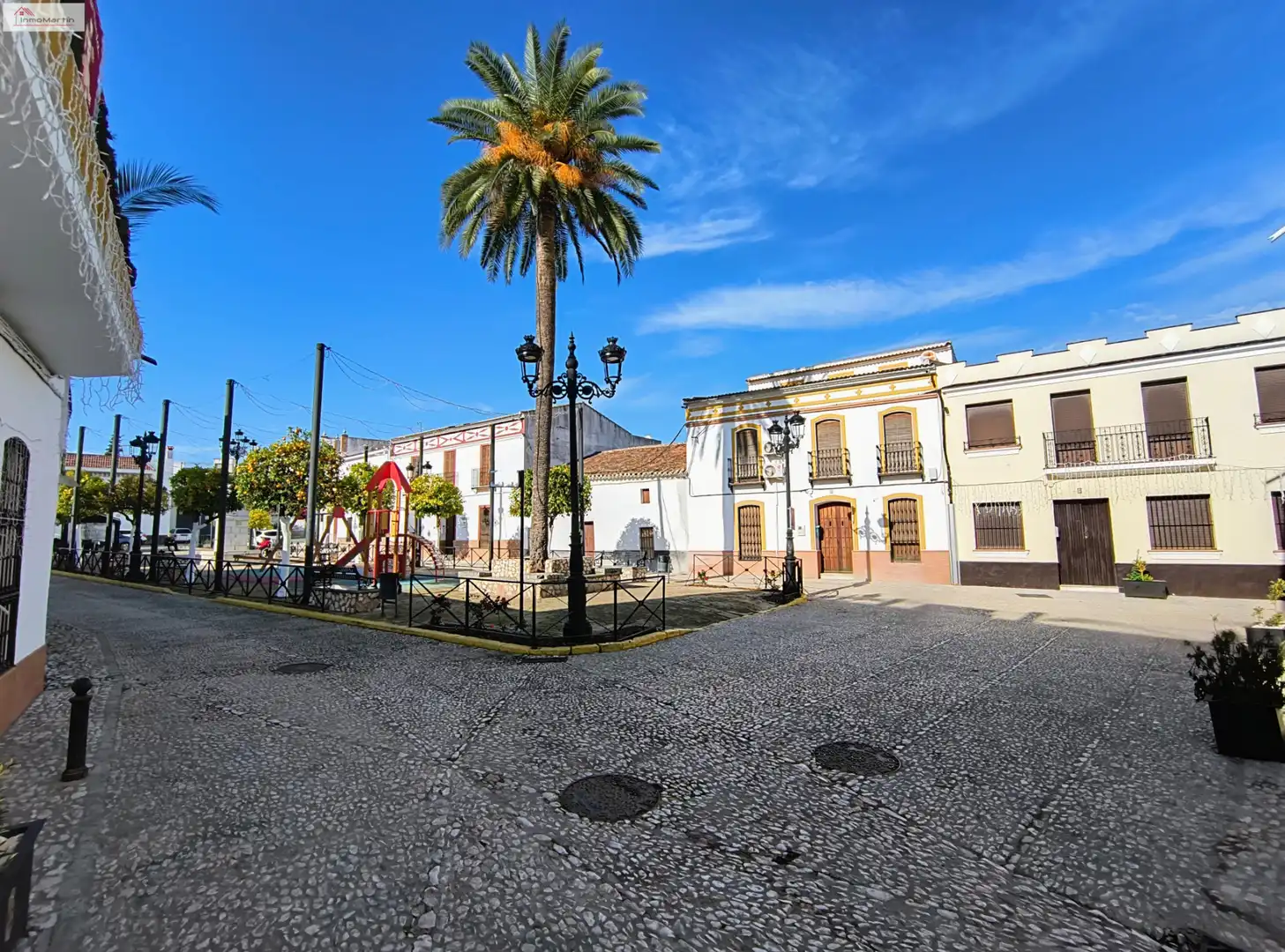 Vista exterior de Casa adosada en venta en Almadén de la Plata con Aire acondicionado, Calefacción y Terraza