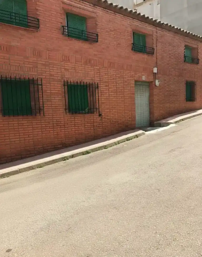 Vista exterior de Casa adosada en venta en Alhambra