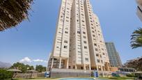 Vista exterior de Apartament en venda en Benidorm amb Terrassa i Piscina comunitària