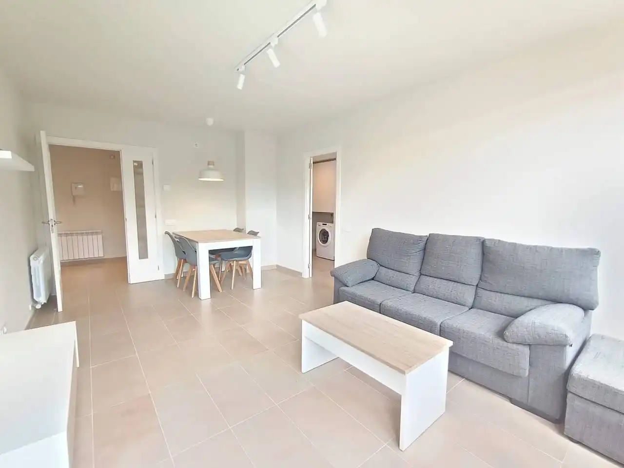 Sala d'estar de Pis de lloguer en Vic amb Calefacció, Terrassa i Moblat