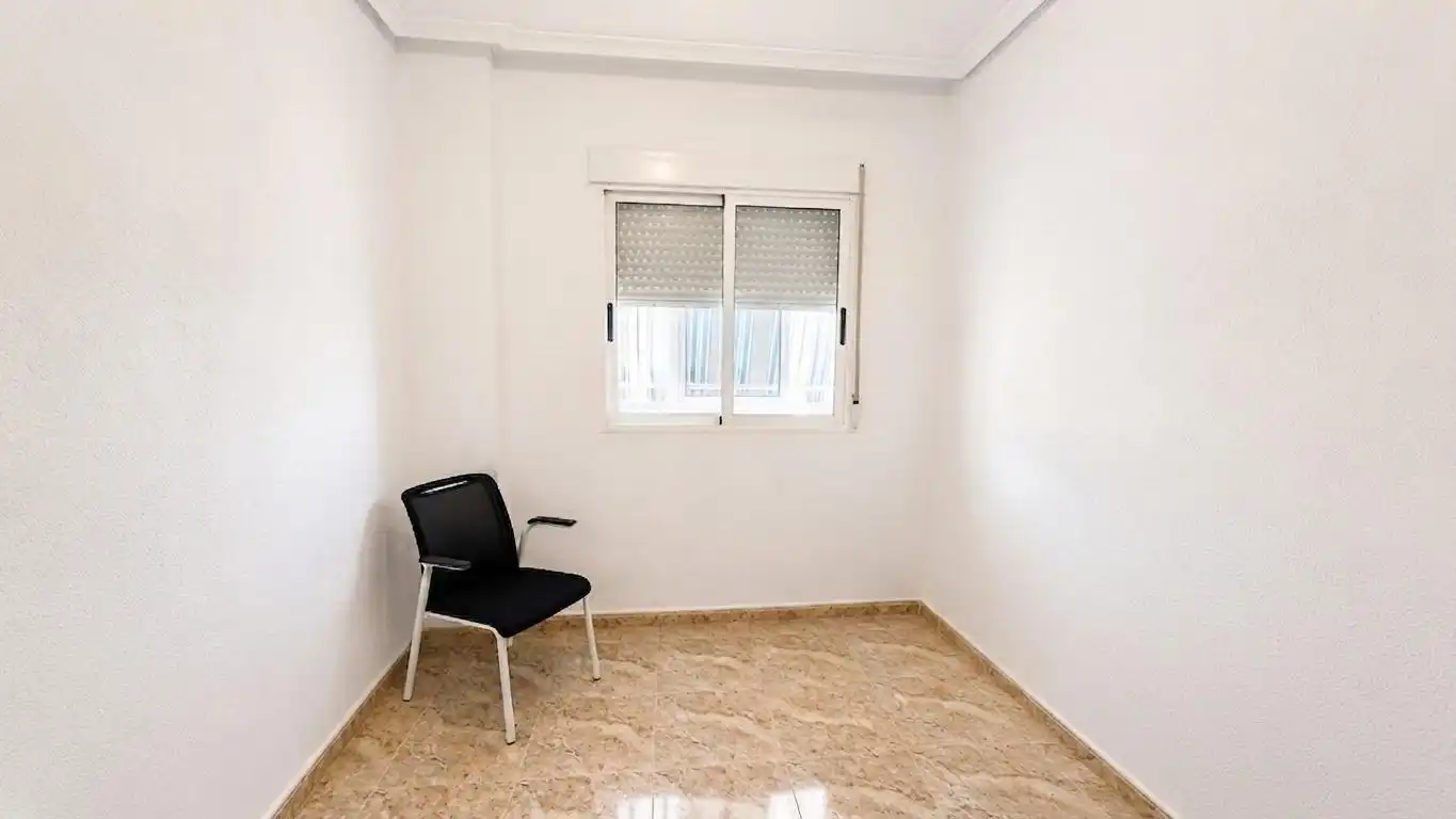 Habitación de Apartamento en venta en Torrevieja con Terraza y Amueblado