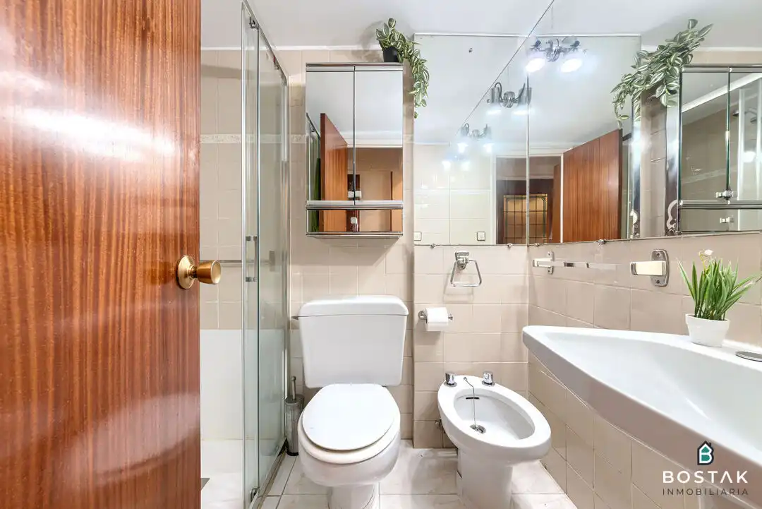 Badezimmer von Wohnung zum Verkauf in Bilbao  mit Heizung und Balkon