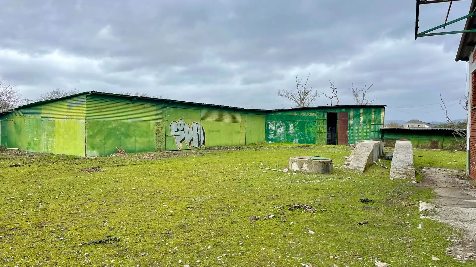 Vista exterior de Nave industrial en venta en Ponferrada