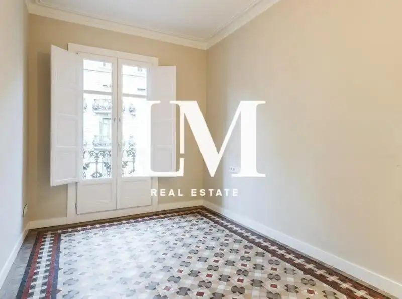 Dormitori de Apartament en venda en Barcelona amb Aire condicionat, Terrassa i Balcó