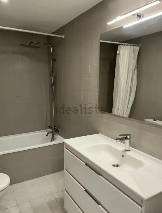 Bathroom of Flat for rent in Valencia  with Furnished, Oven and Washing machine