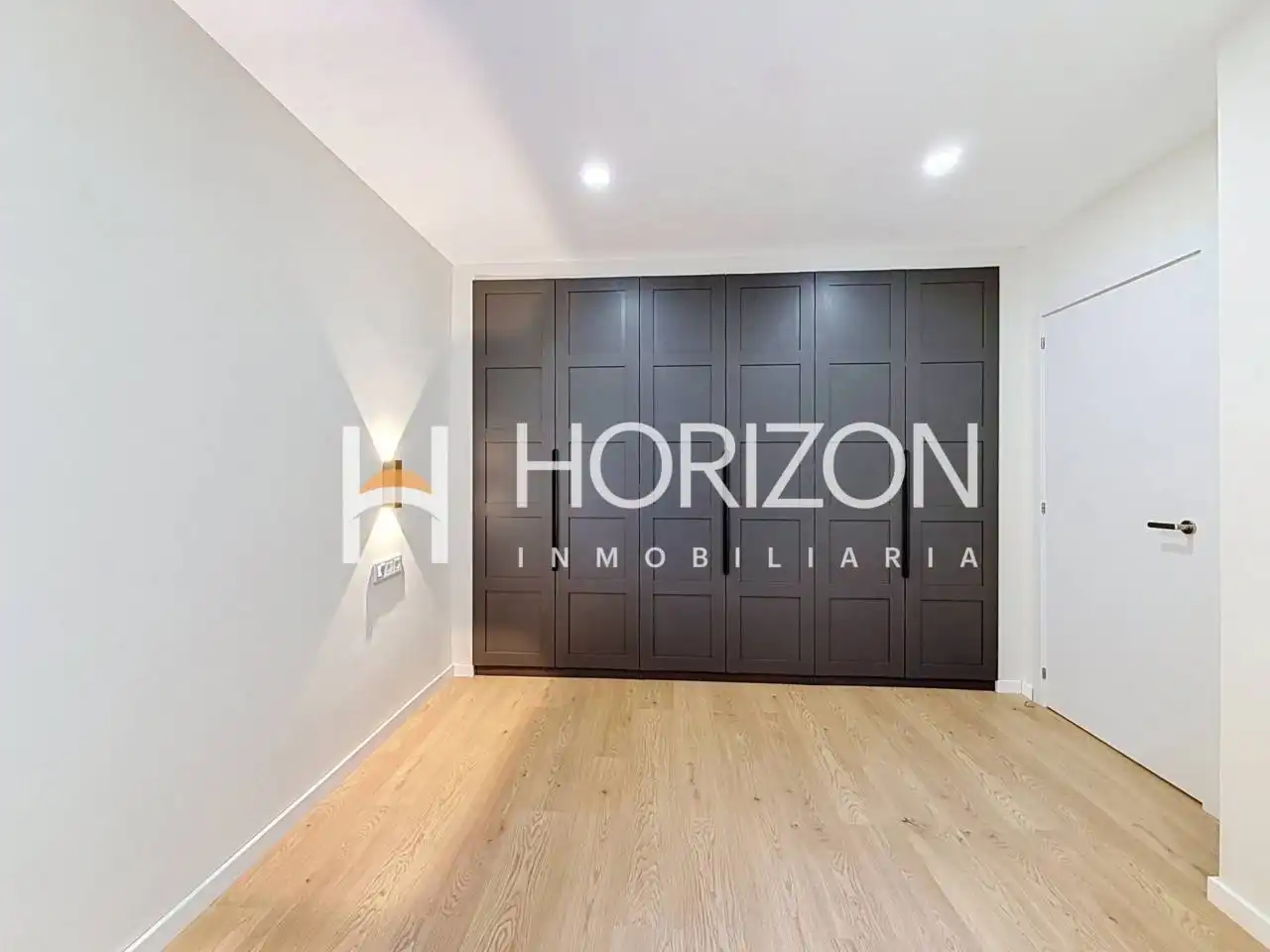 Schlafzimmer von Wohnung zum Verkauf in Barcelona mit Klimaanlage, Heizung und Parkett