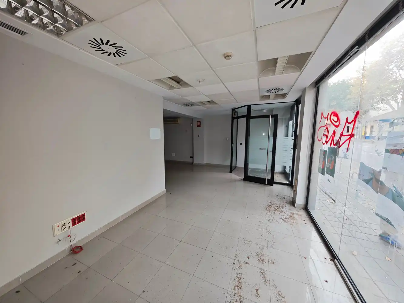 Local en venta en Alicante / Alacant con Aire acondicionado