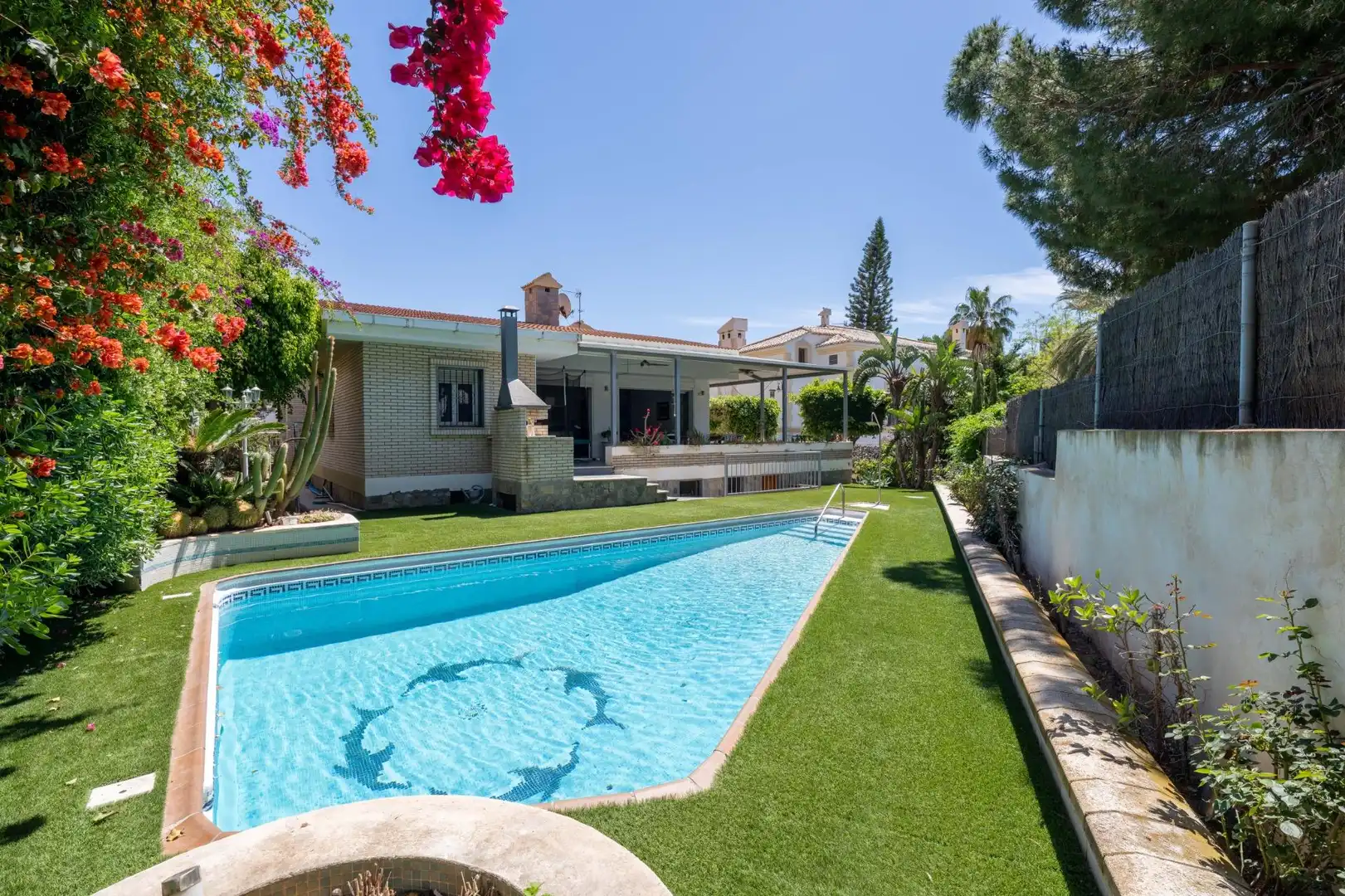 Piscina de Casa o chalet en venta en Roquetas de Mar con Aire acondicionado, Jardín privado y Parquet