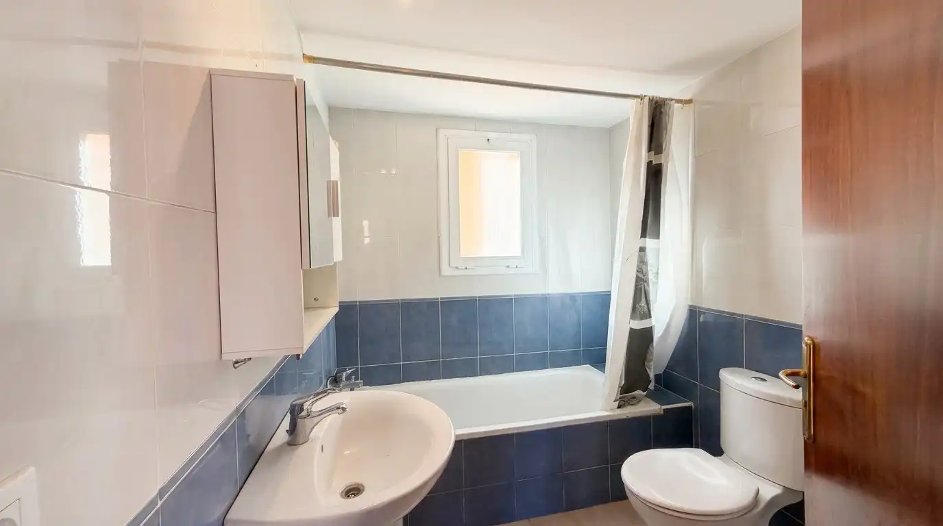 Bathroom of Duplexes for sale in Girona  with Air Conditioner, Heating and Balcony