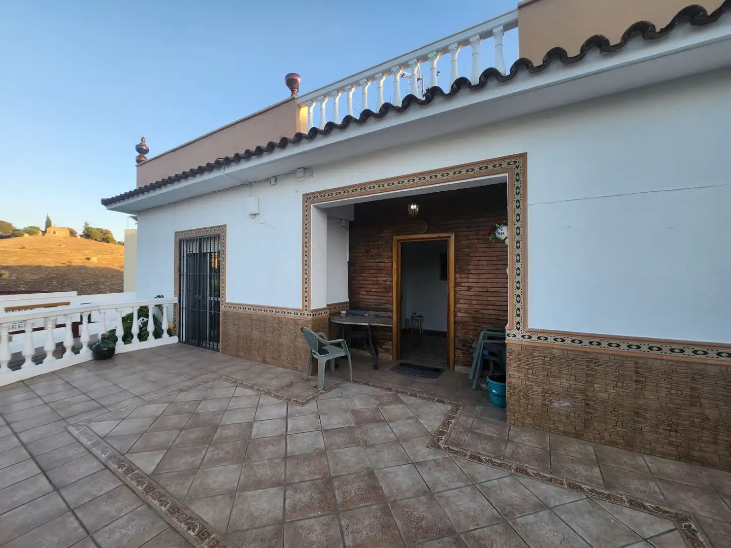 Außenansicht von Haus oder Chalet zum Verkauf in Alcalá de Guadaira mit Privatgarten, Terrasse und Abstellraum