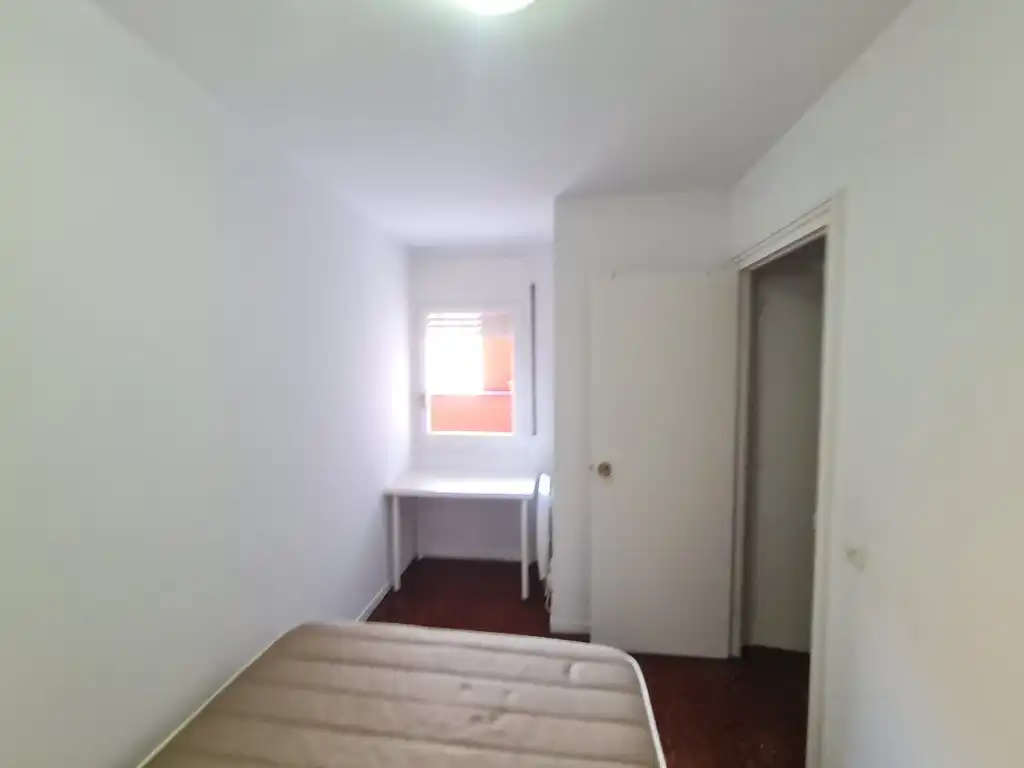 Bedroom of Flat for rent in Girona