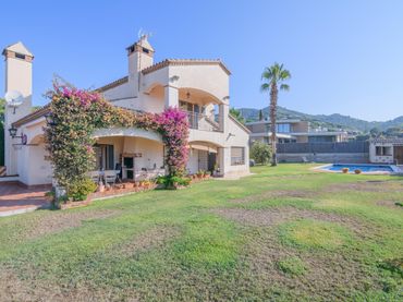 Villa con balcone in vendita a Carrer Quatre Camins