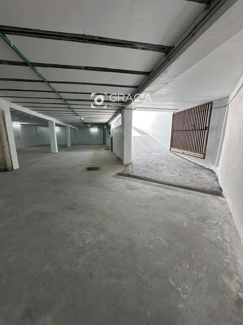 Parkplatz von Fabrikhallen zum Verkauf in Adeje