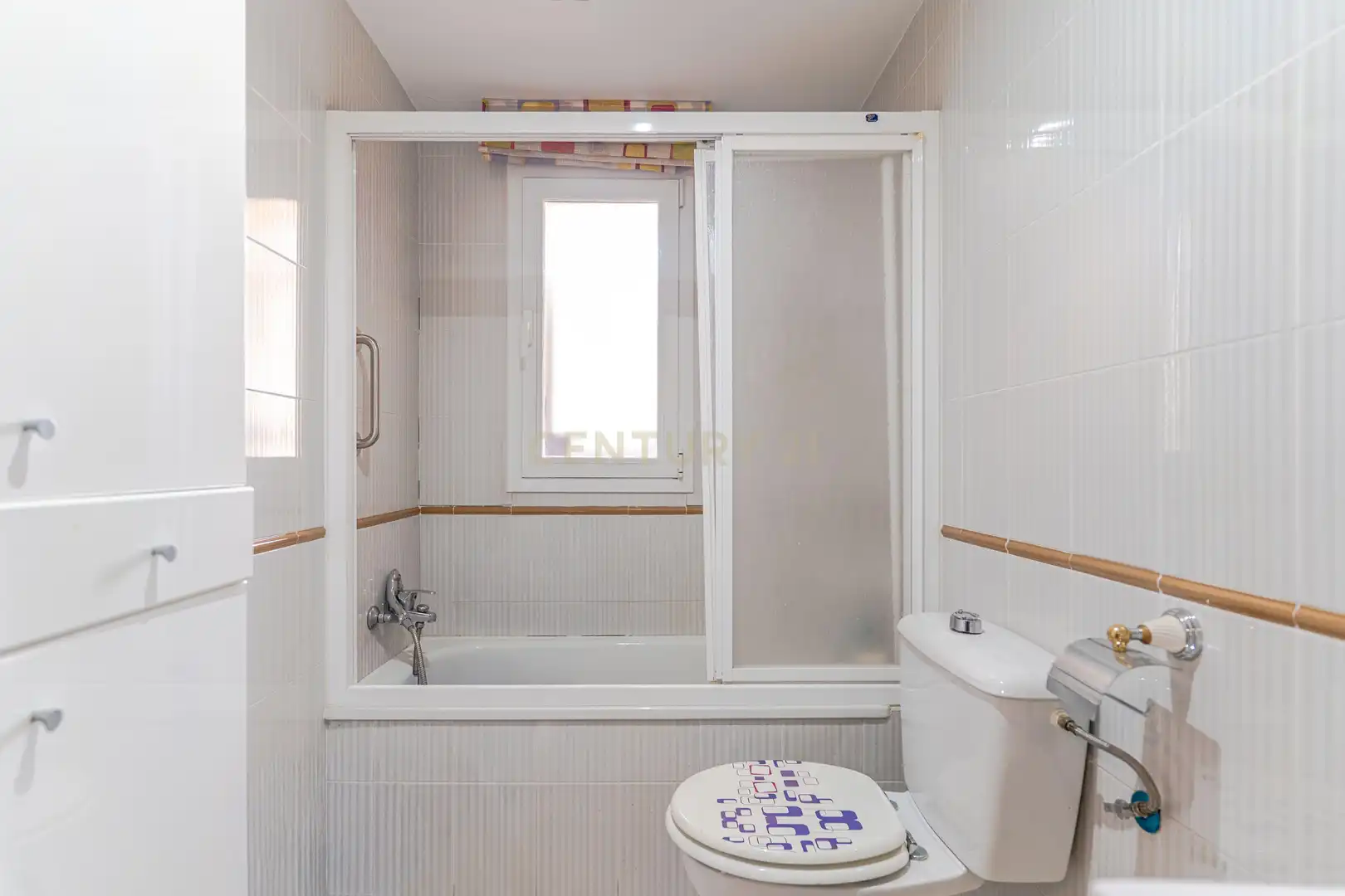Bathroom of Flat for sale in Pulianas  with Air Conditioner and Washing machine