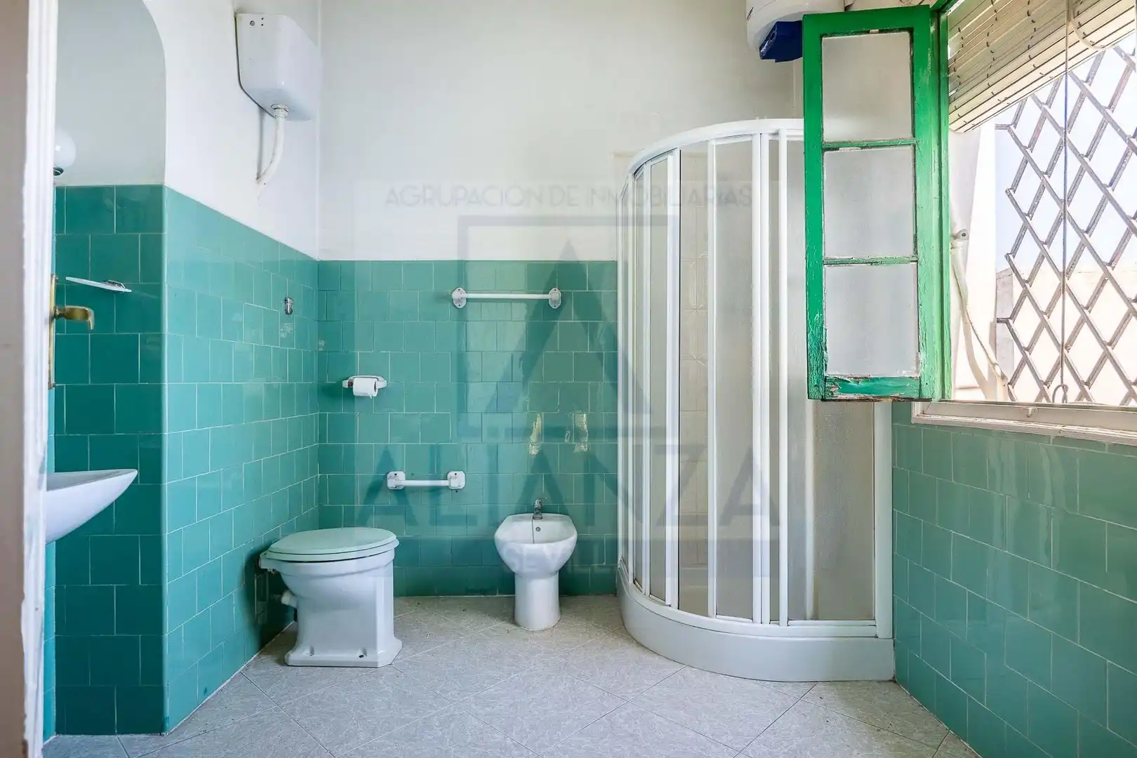 Baño de Casa adosada en venta en Camas con Aire acondicionado, Jardín privado y Trastero