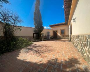 Vista exterior de Casa adosada en venda en Orgaz amb Aire condicionat, Calefacció i Balcó