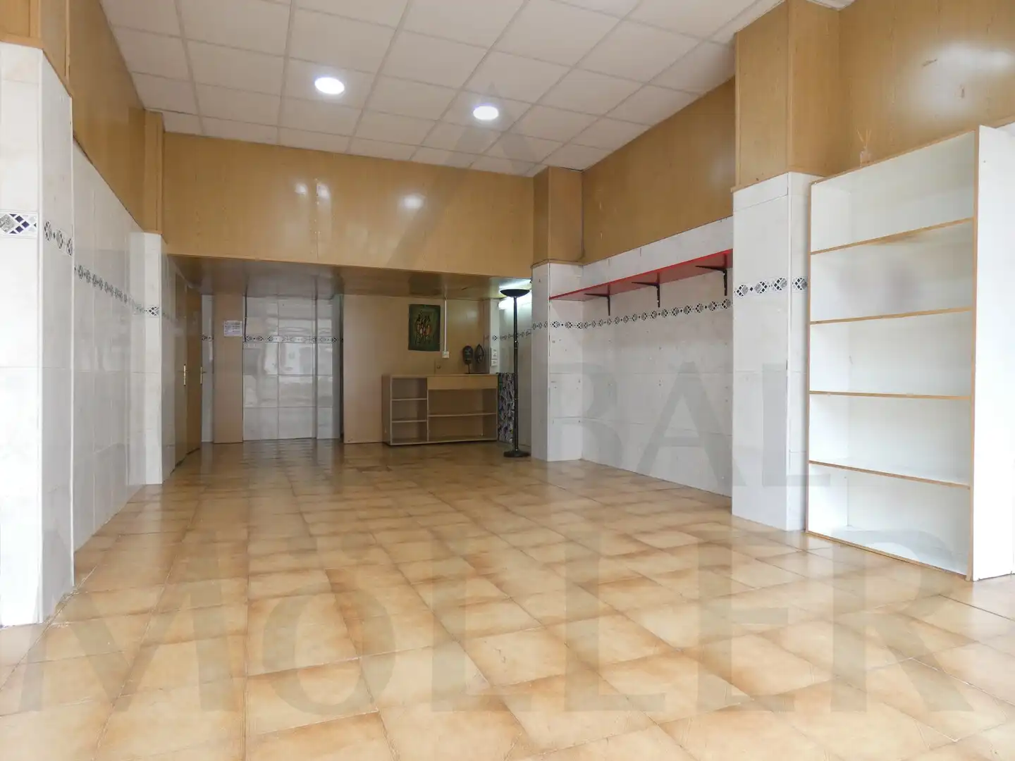 Local de lloguer a Calle Paz de Basilea, 35, Los Dolores