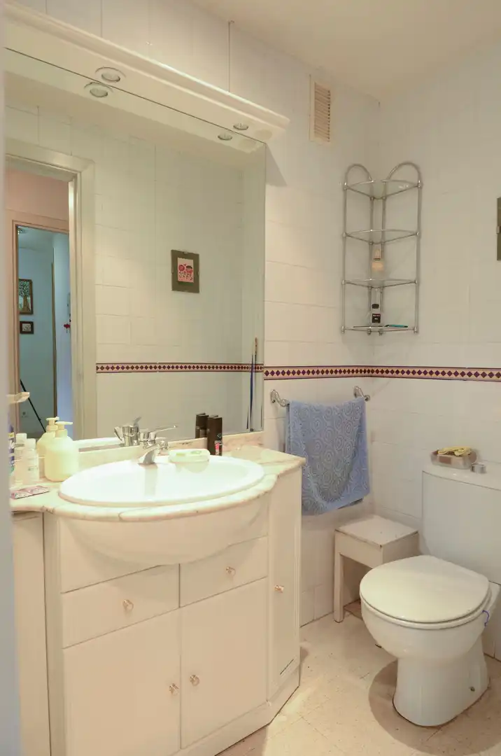 Bathroom of Flat for sale in Madrid  with Heating