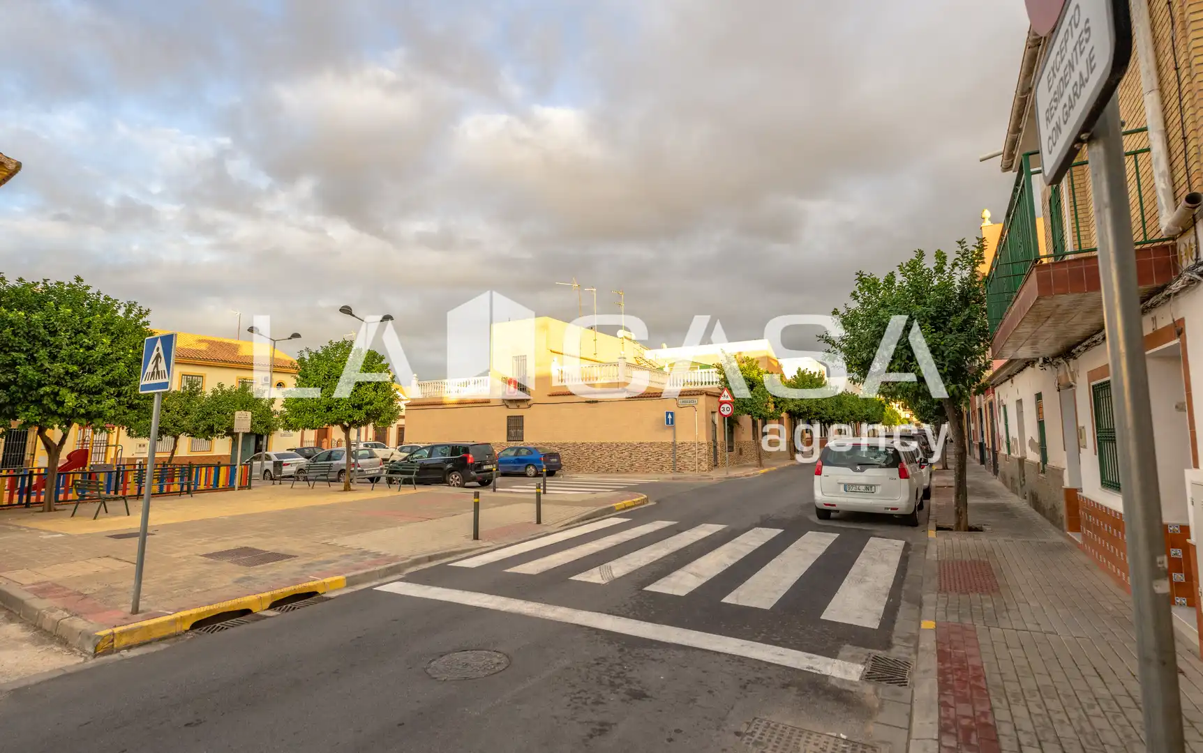 Vista exterior de Casa o xalet en venda en Dos Hermanas amb Terrassa