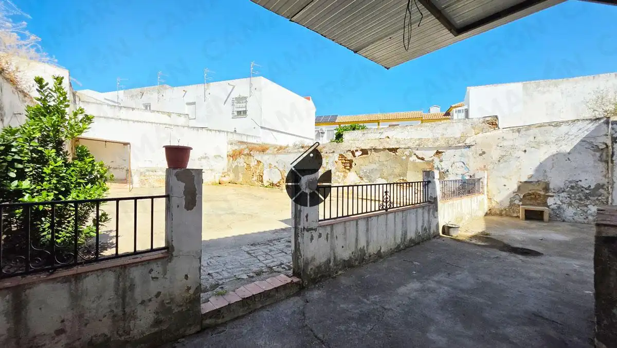Vista exterior de Casa adosada en venta en Almensilla con Jardín privado, Balcón y Alarma
