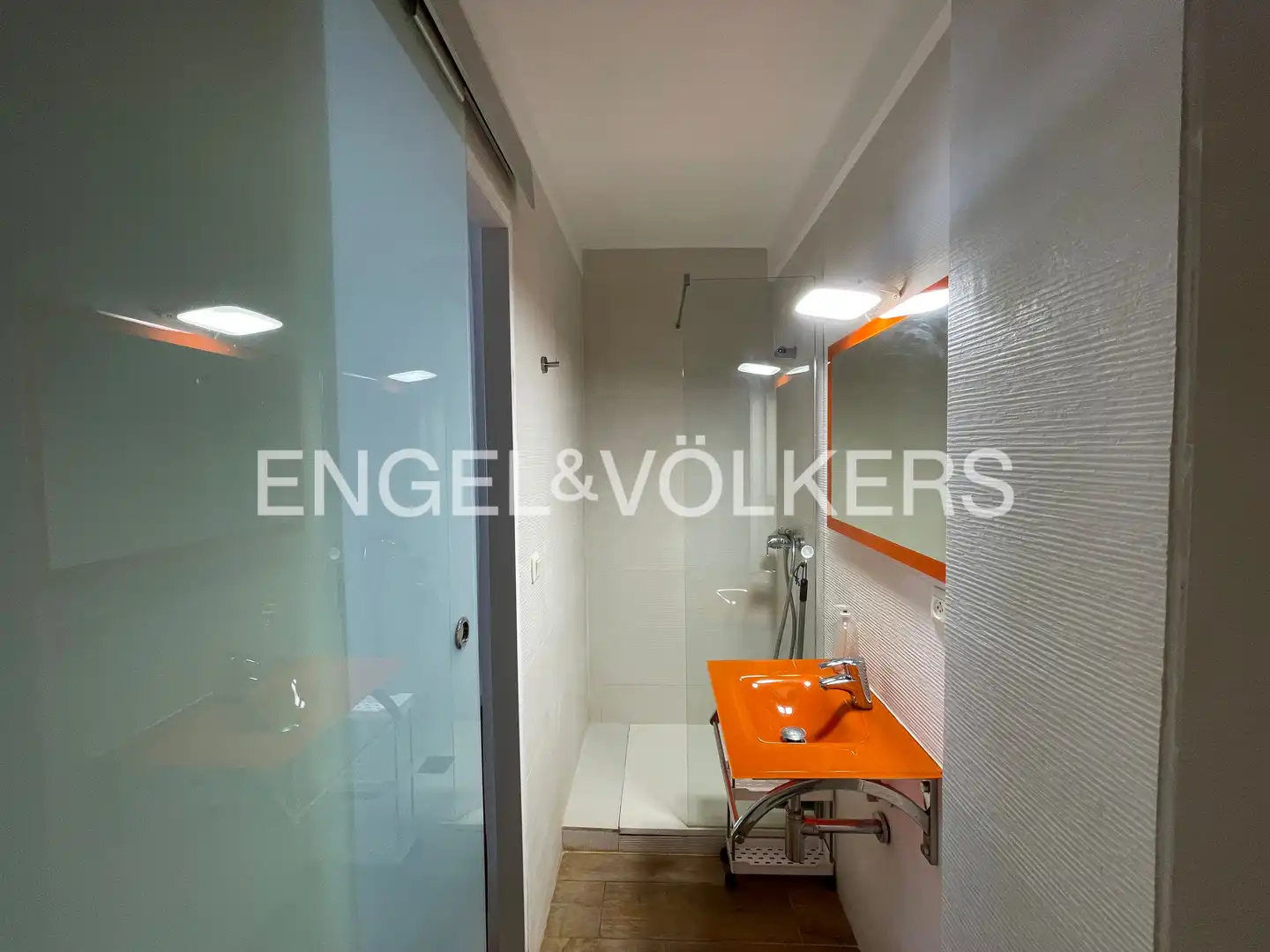Badezimmer von Wohnung zur Miete in Valencia mit Heizung