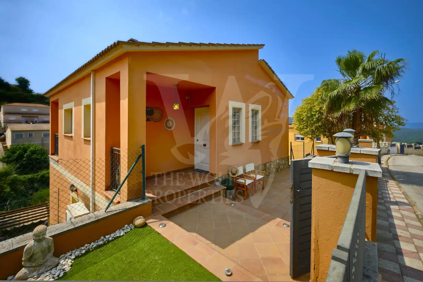 Exterior view of Houses for rent in Aiguaviva Parc