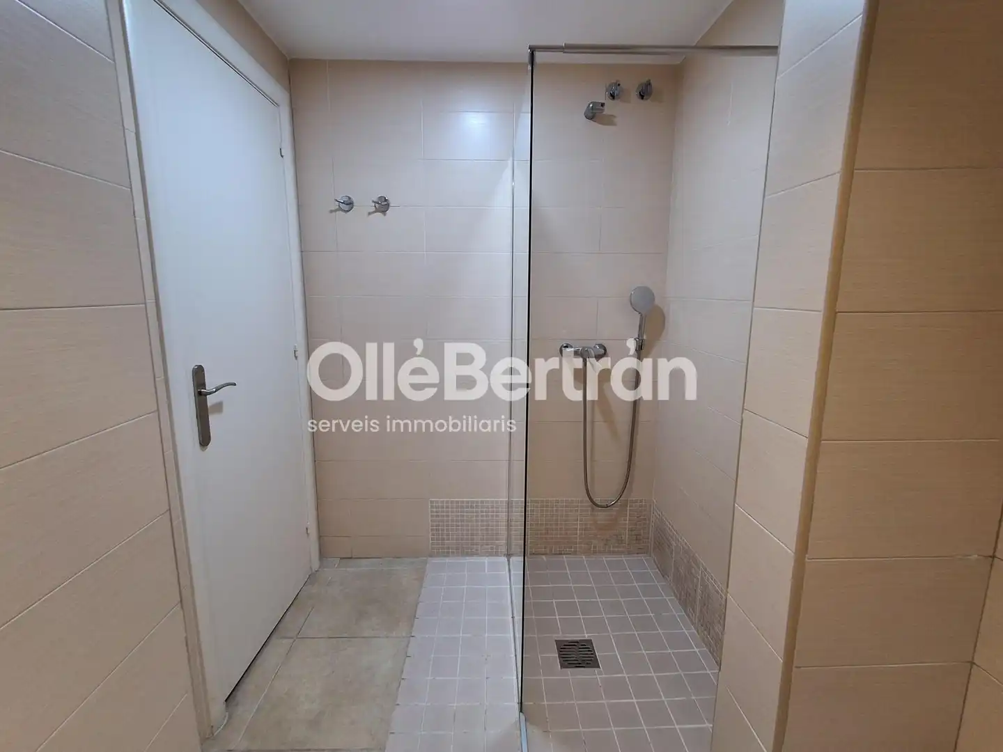 Badezimmer von Büro zur Miete in Barcelona