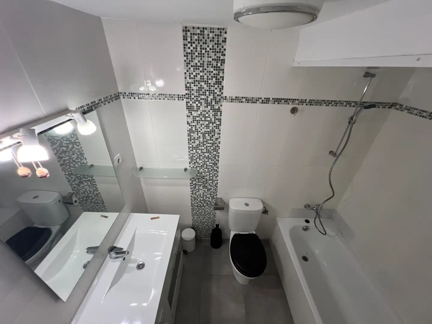 Badezimmer von Wohnung zur Miete in Benalmádena mit Terrasse, Möbliert und Ofen