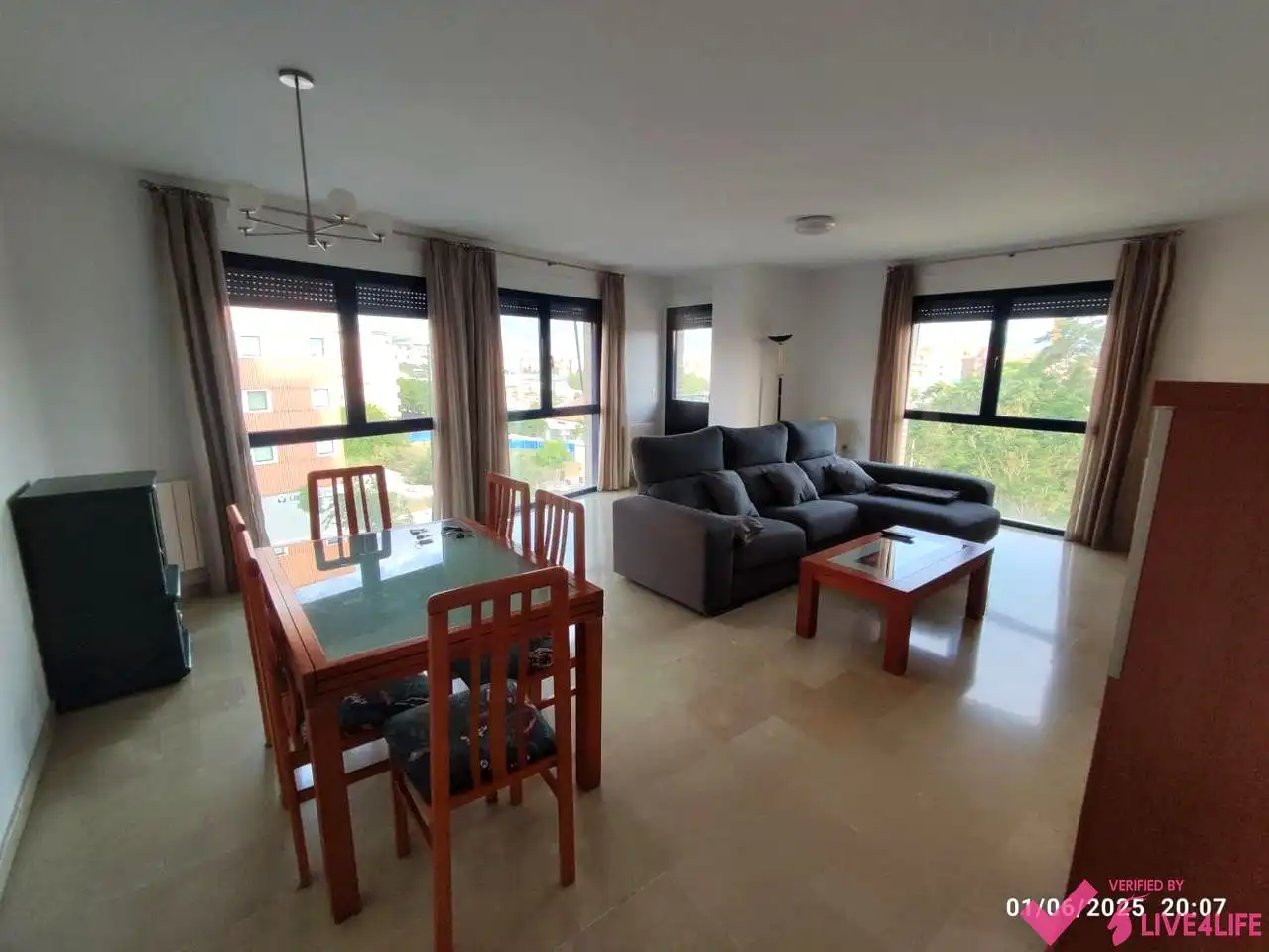 Flat with terrace to rent in De Ronda