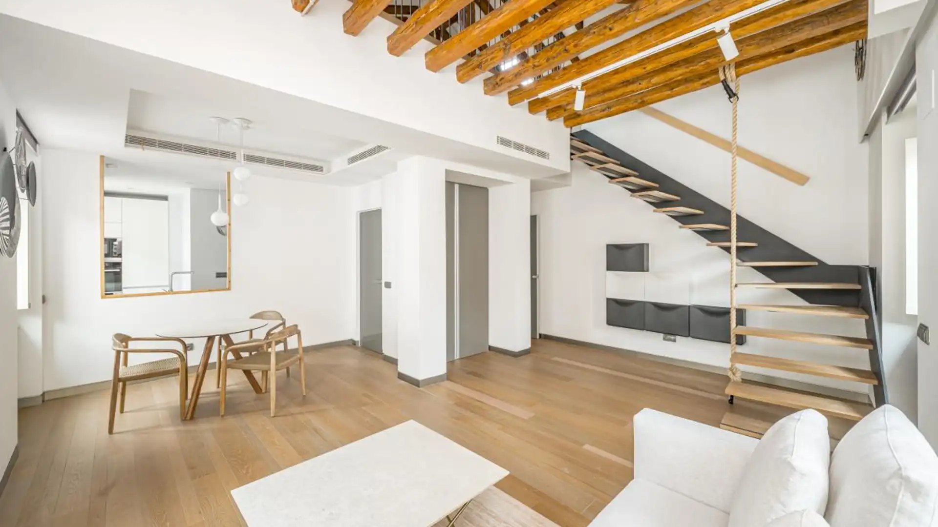 Sala d'estar de Dúplex en venda en  Madrid Capital amb Aire condicionat, Calefacció i Traster