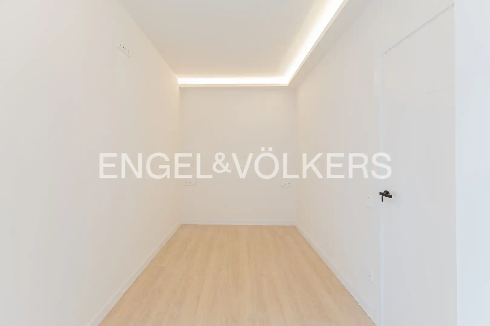 Flat for sale in Barcelona  with Air Conditioner, Heating and Private garden